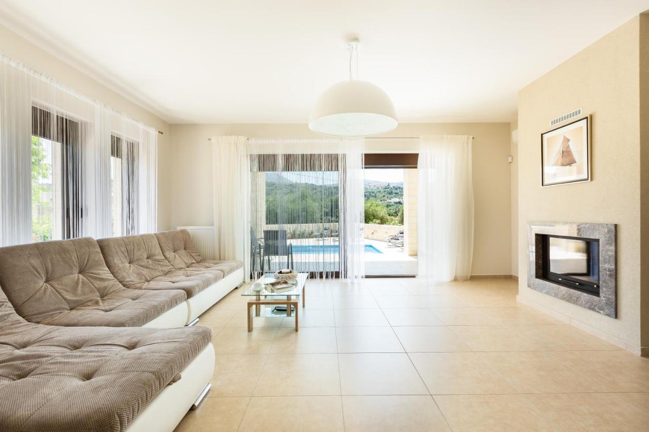 Eudora Luxury Stone Villa อัลมีรีดา ภายนอก รูปภาพ