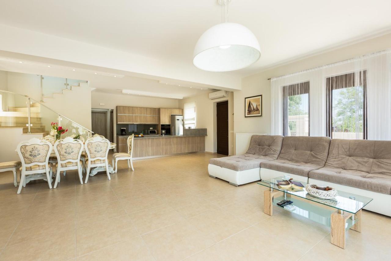 Eudora Luxury Stone Villa อัลมีรีดา ภายนอก รูปภาพ